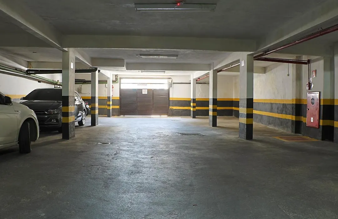 Apto a 500 metros da praia da Enseada-1